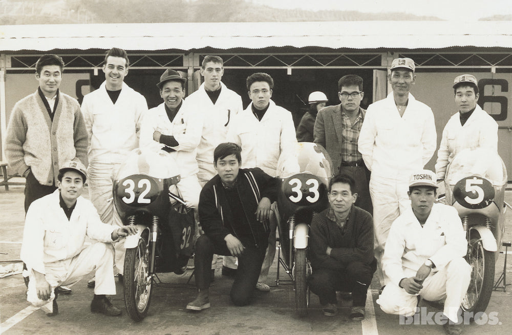 The Honda-sponsored racing school (known as Kenjiro School) at Suzuka Circuit recruited selected individuals from all over Japan. Back row from right to left: Kuniomi Nagamatsu, Pop, Morisuke Yamashita (later became a Honda factory rider/driver), Fukumi Koutake, Payne (or Paine, from Itazuke AB), Kenjiro Tanaka, Beaver (or Beever, from Itazuke AB). At the right end of the front row is Takashi Matsunaga (killed in '69 Suzuka 12 Hours car race, at a corner which was later named after him). The man between bike #32 and #33 is Masahiro Hasemi (later became a Nissan factory driver).