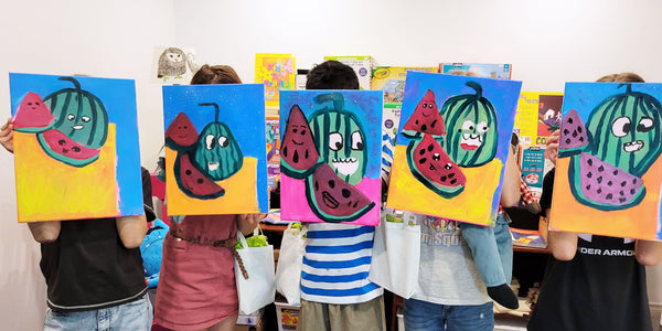 Atelier de peinture pour une fête d'enfants