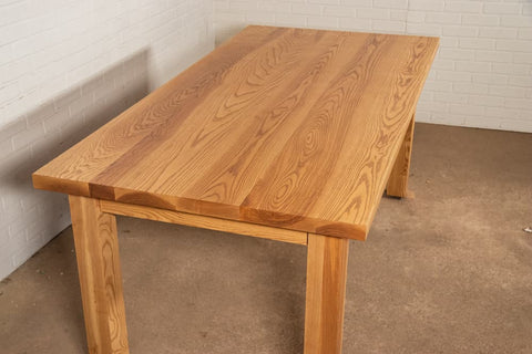 ash table with parker base