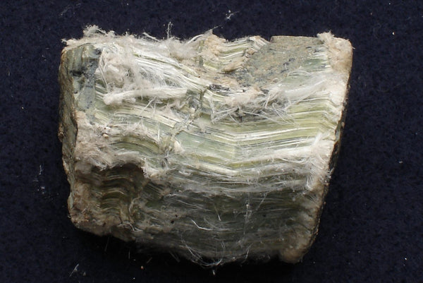 Image of sa fibrous chrysotile mineral from Brazil. Eurico Zimbres, CC BY-SA 2.5, via Wikimedia Commons