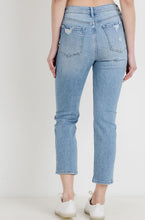 Load image into Gallery viewer, JUST USA Straight Distressed Boyfriend Jean