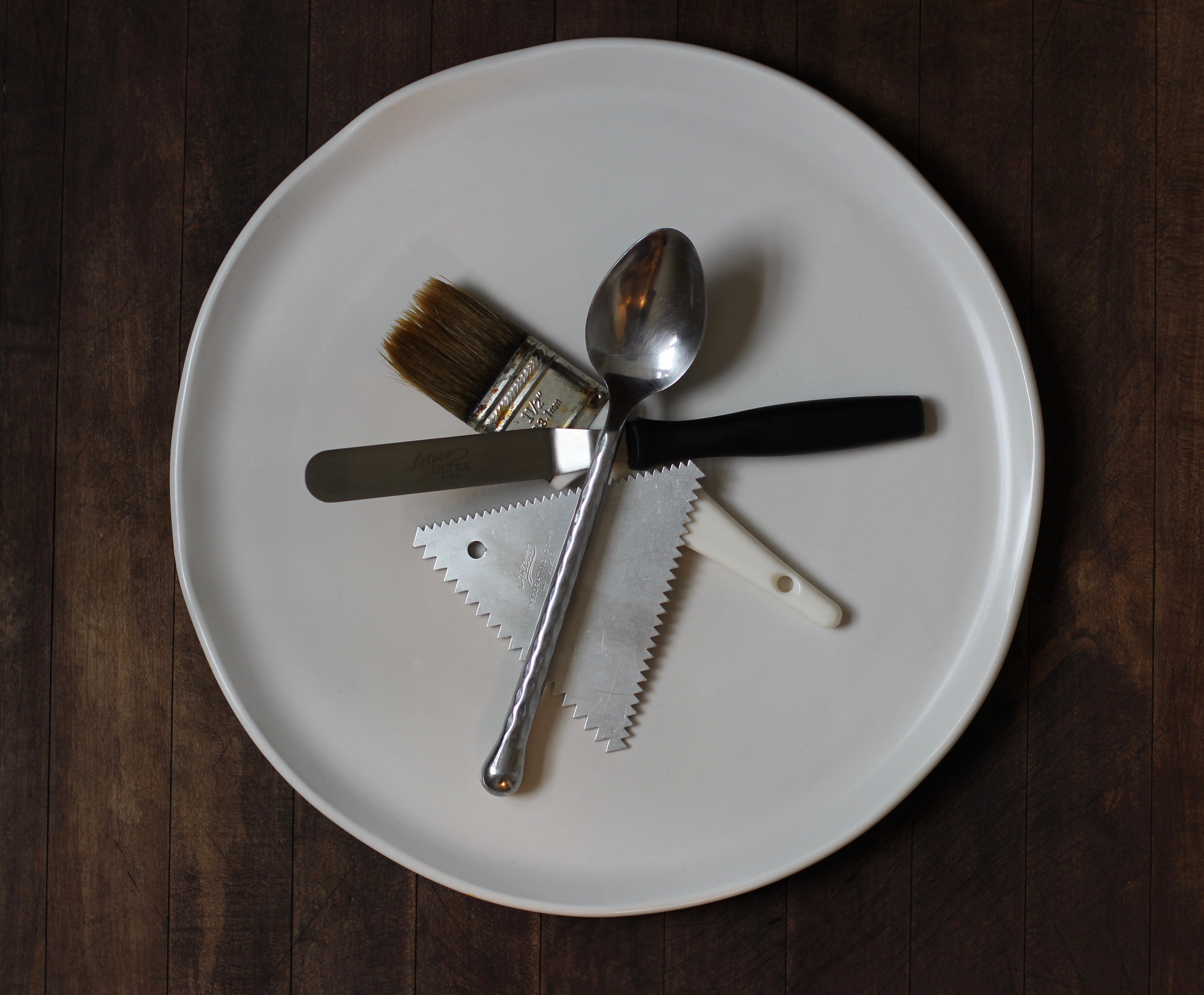 tools used for plating puree in restaurants