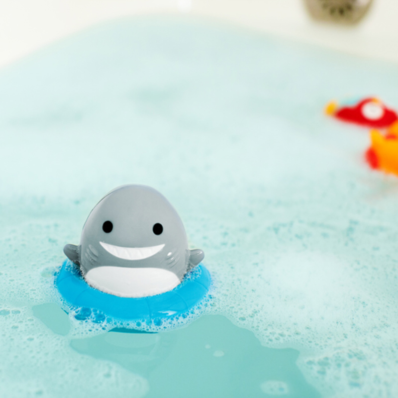 wind up shark bath toy