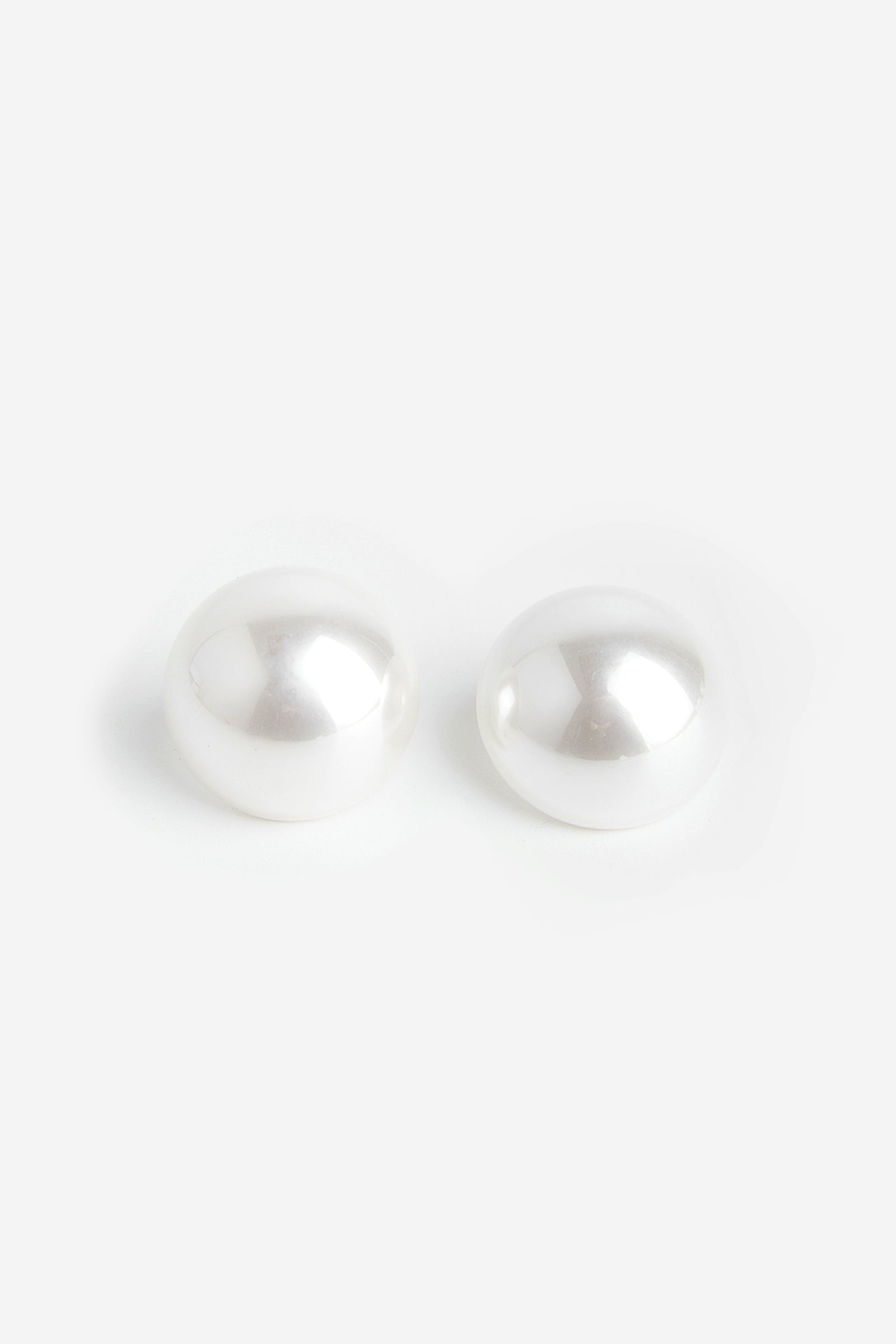 

White Bouton Pearl Stud Earrings