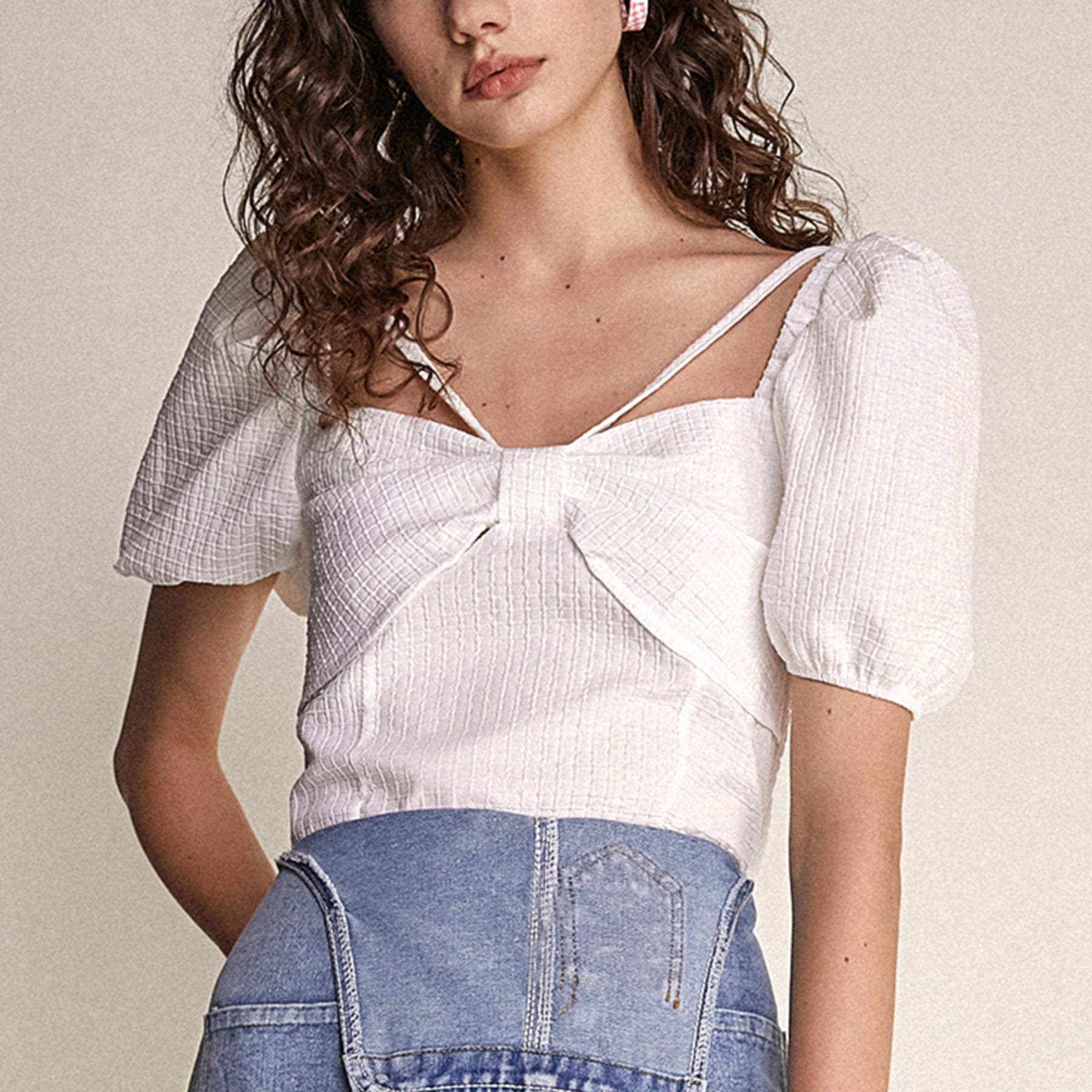 

White Knot Front Puff Sleeve Crop Top