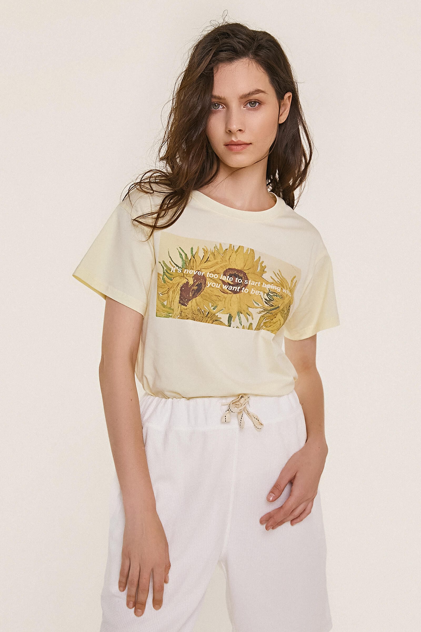 

Beige Sunflower Graphic Relaxed Fit T-Shirt
