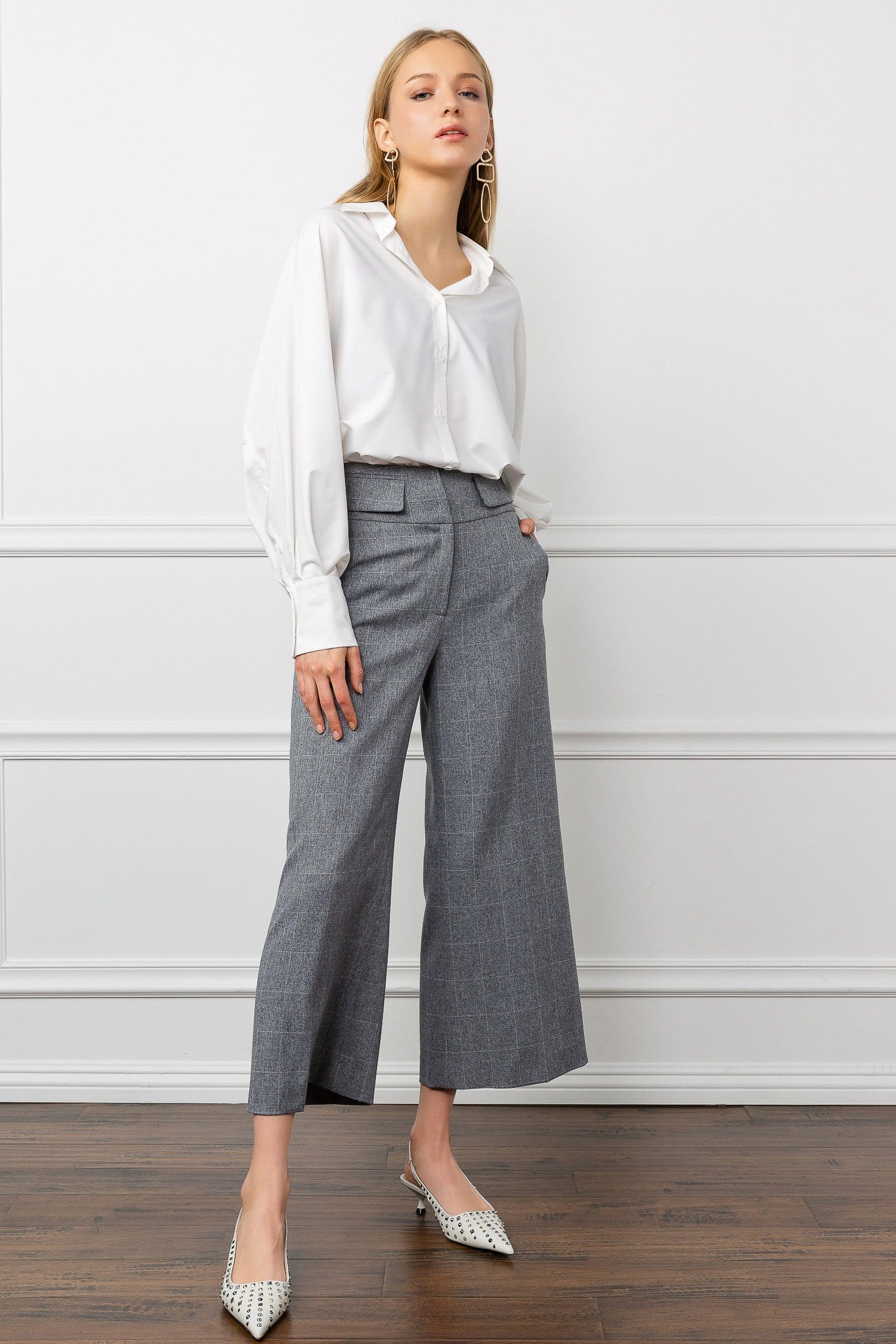 grey cropped trousers