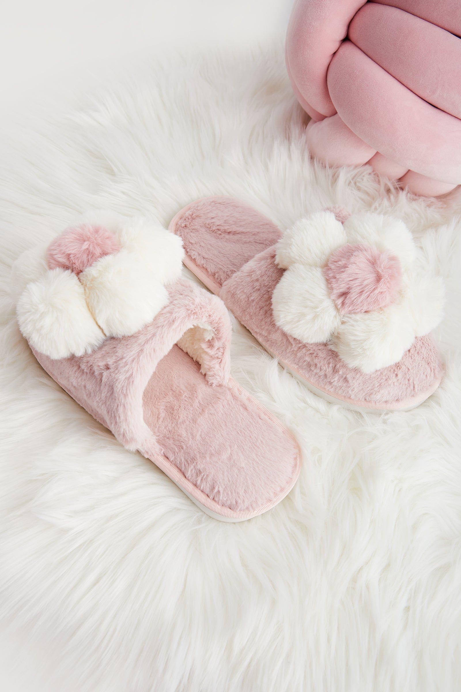 

Pink Pom Pom Flower Design Slippers