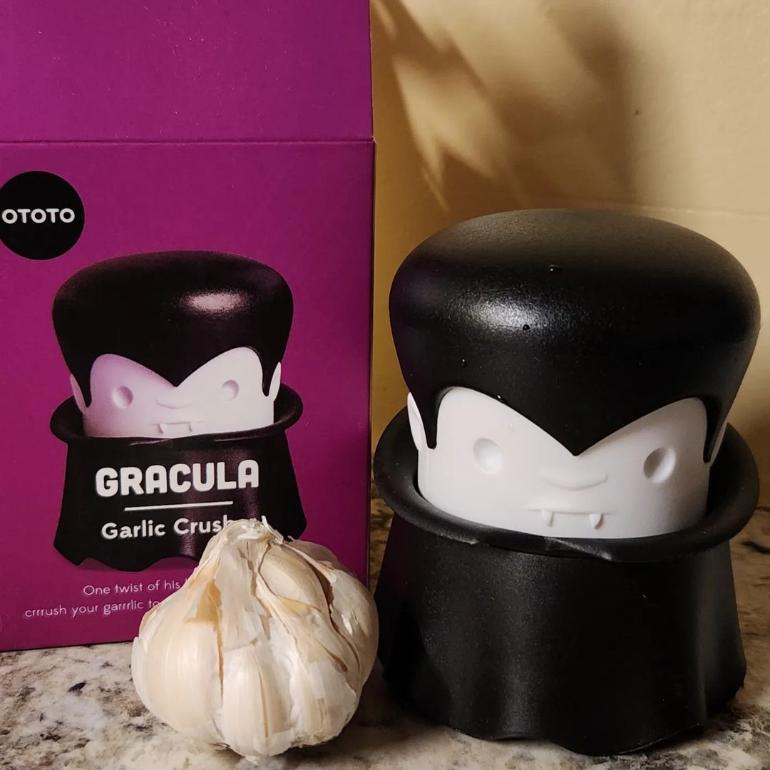 We're Obsessed with This Best-Selling Gracula Garlic Crusher