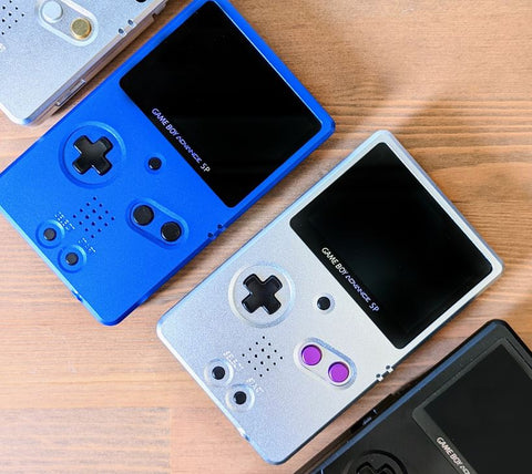 GBA SP のヒンジが外れている