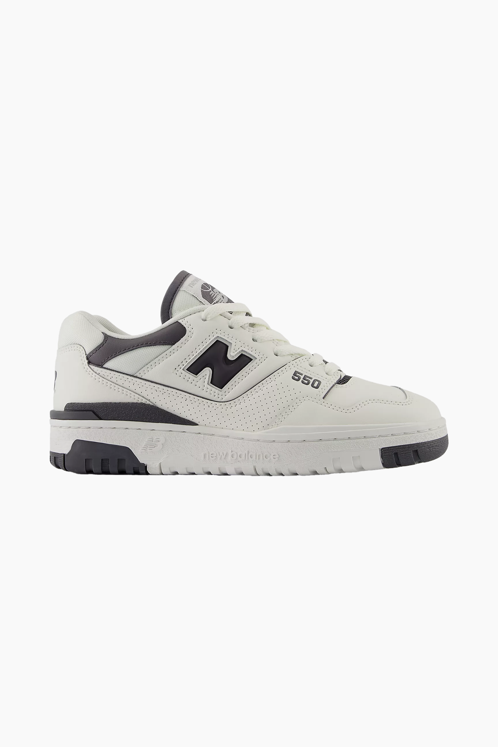 Se BBW550BH - Sea Salt/Magnet - New Balance - Hvid 37 1/2 hos QNTS.dk