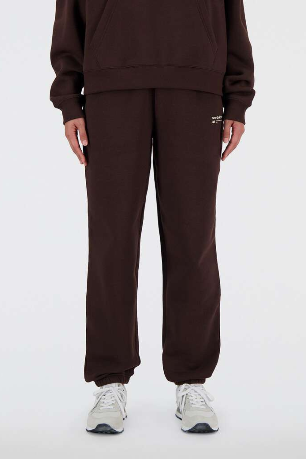 Se Linear Heritage Brushed Back Fleece Sweatpant - Black Coffee - New Balance - Brun L hos QNTS.dk