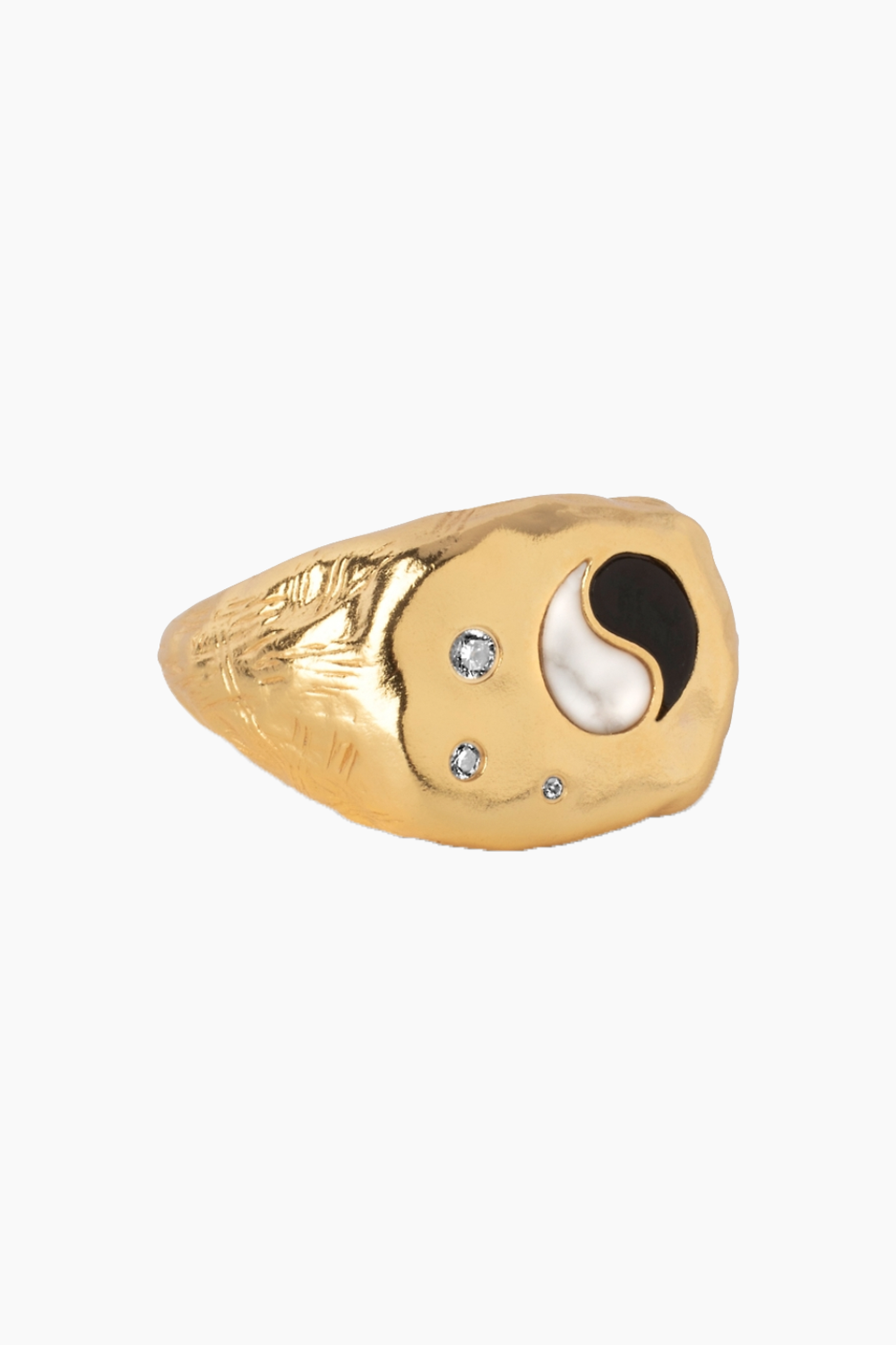 Se Chunky Yin Yang Ring - Gold - Enamel - Guld 50 hos QNTS.dk