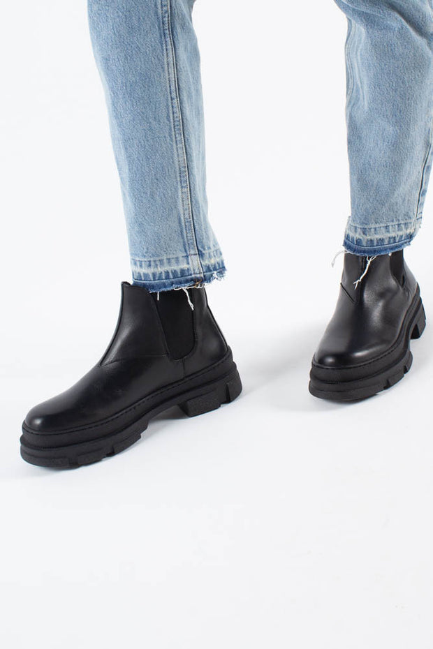 garment project chelsea boot