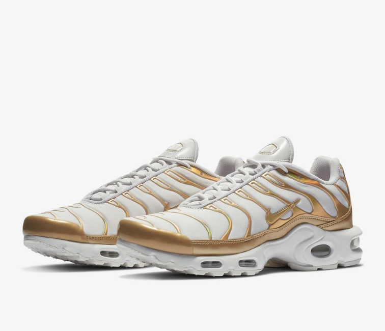 gold and white air max plus