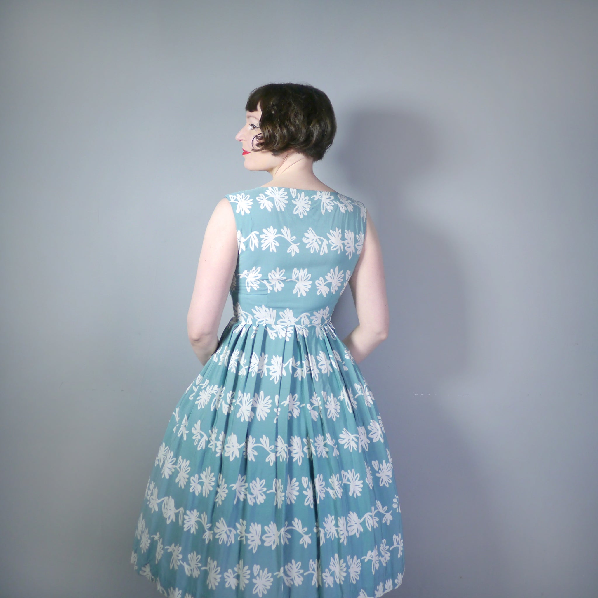 50s silhouette dress