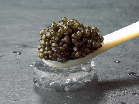  A spoon of caviar on ice