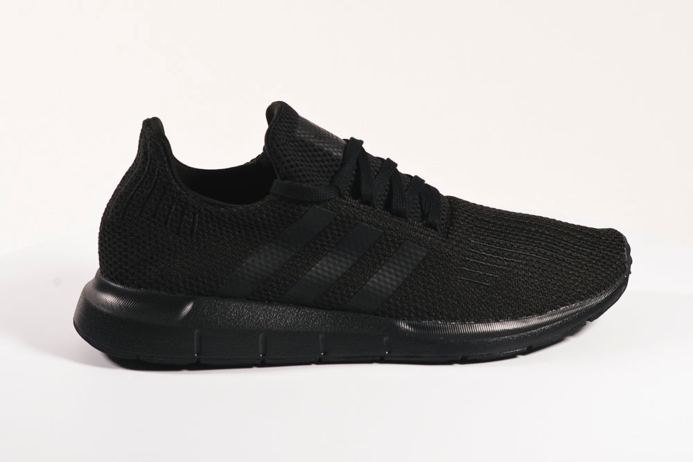 MENS SWIFT RUN BLACK/BLACK SNEAKERS