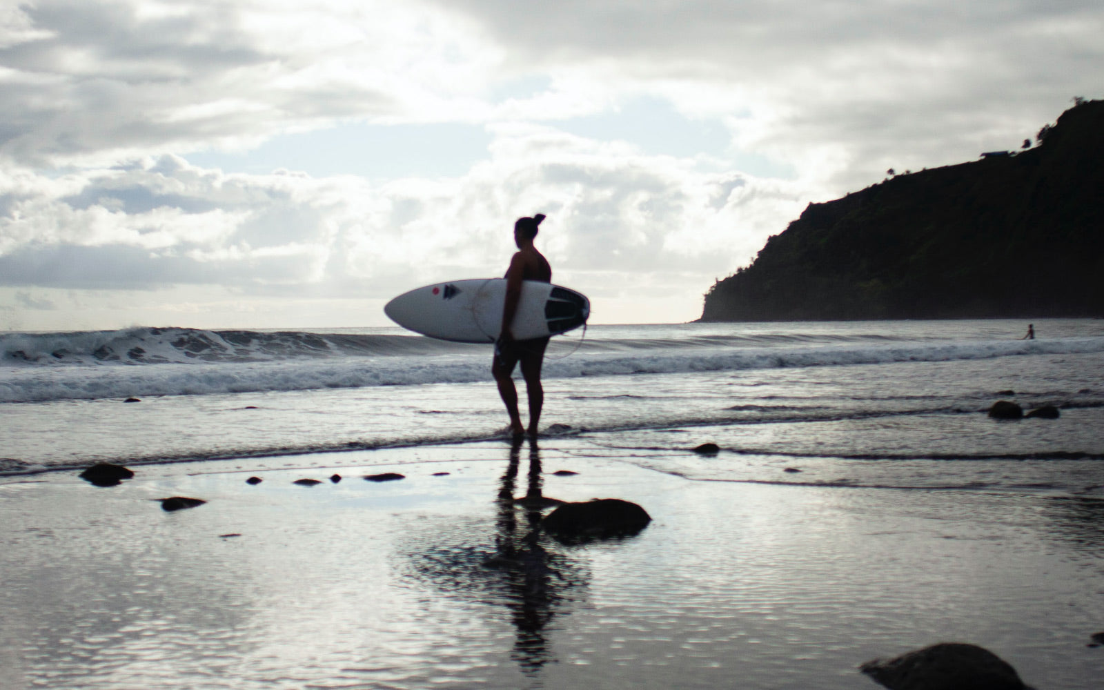 Surfergirl Waipi'o: U'ilani Macabio-4