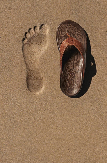 Hiapo Men’s Leather Sandals - Rum / Dark Wood | OluKai