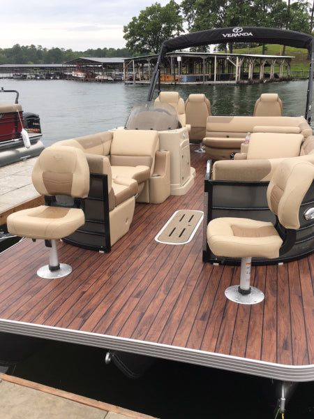 Pontoon boat with G-Floor Outdoor & Marine vinyl flooring