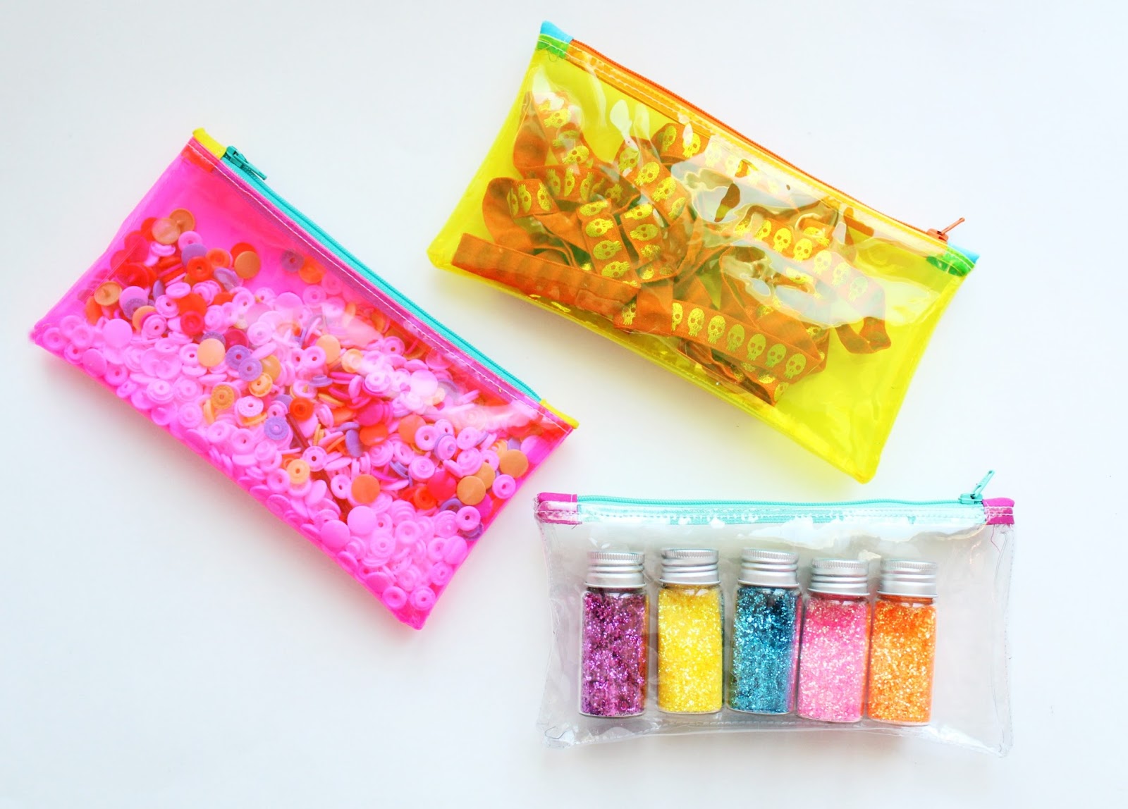 Sew a clear vinyl Keep Case zipper pouch | SewHungryhippie