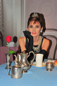 Audry Hepburn wears famous movie jewelry, necklace from ‘Breakfast at Tiffany’s’