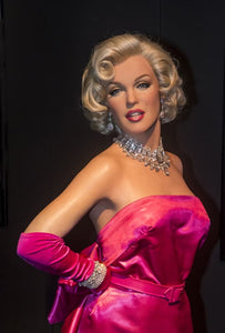 Marilyn Monroe wears famous movie jewelry in ‘Gentlemen Prefer Blondes’