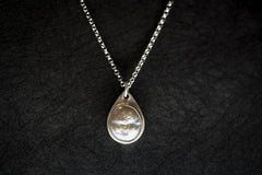 A beautiful silver gemstone necklace with a circular coin pearl