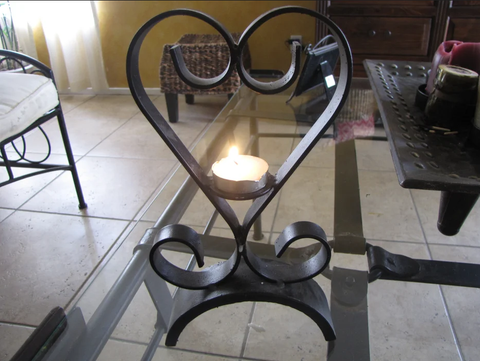 https://cdn.shopify.com/s/files/1/0015/9829/2056/files/heart-shaped-candle-holder_480x480.png?v=1696880732