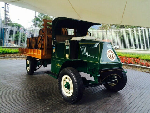 Camion Mack de 1919 de la fabrica de Licores de Antioquia