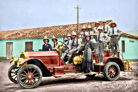 Camion de Bomberos de Medellin, fotografia iluminada por Juan Guillermo Correa N.