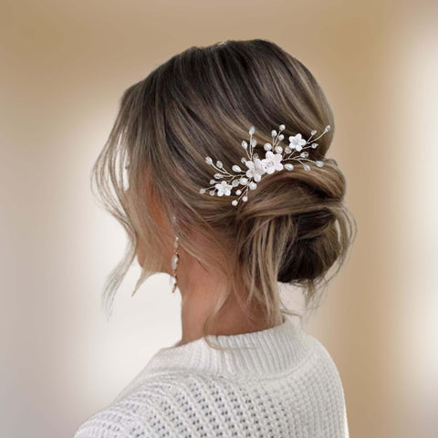 peigne cheveux fleurs blanches et perles pour coiffure de mariage champêtre