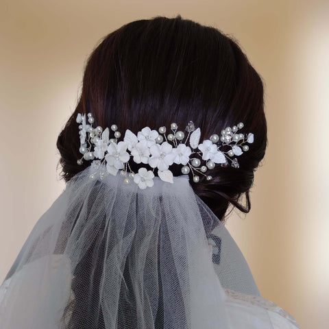 large vigne de cheveux pour arrière-tête avec perles et fleurs blanches