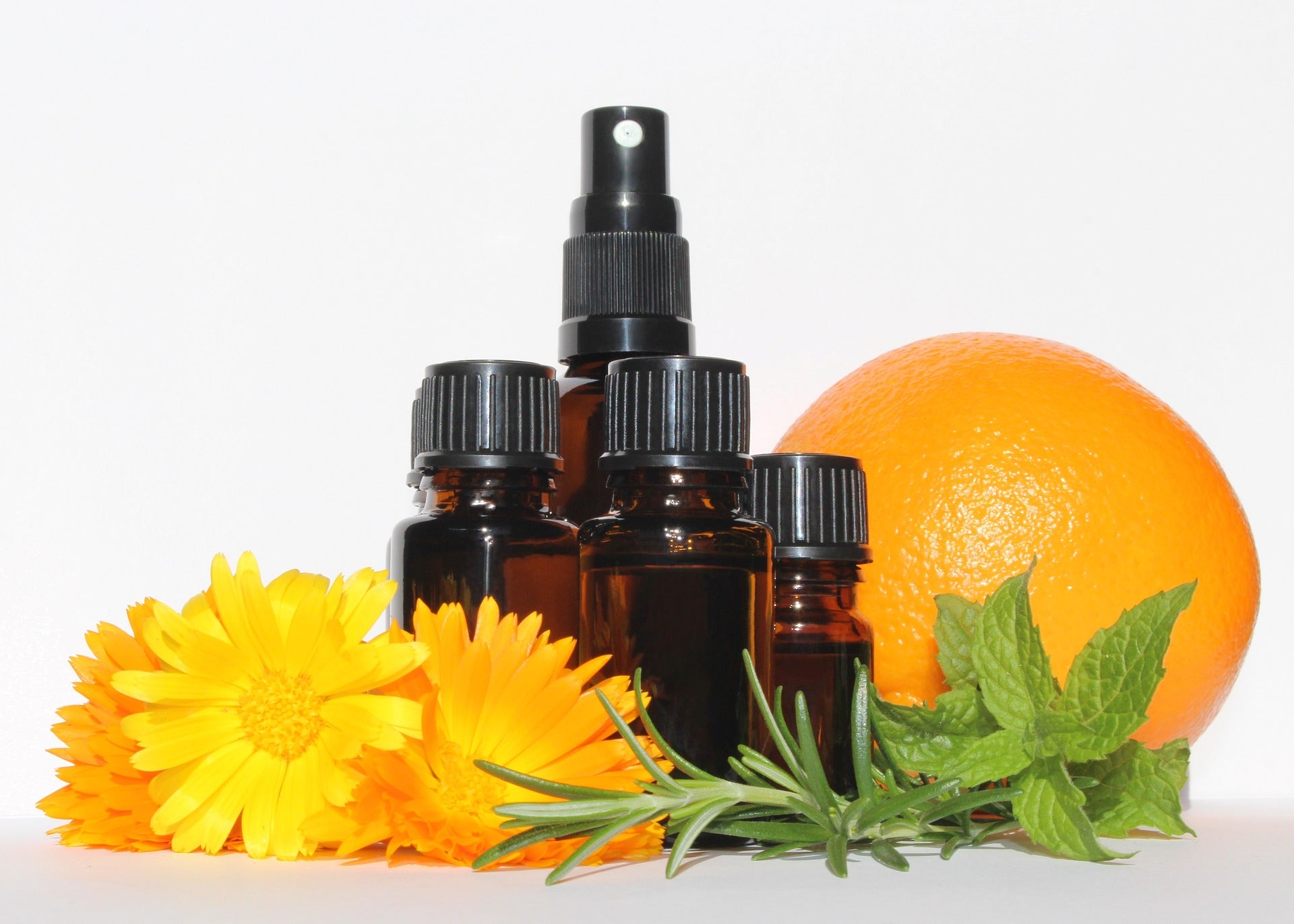 Benefits of Aromatherapy and Essential Oils - The Therapist Essentials