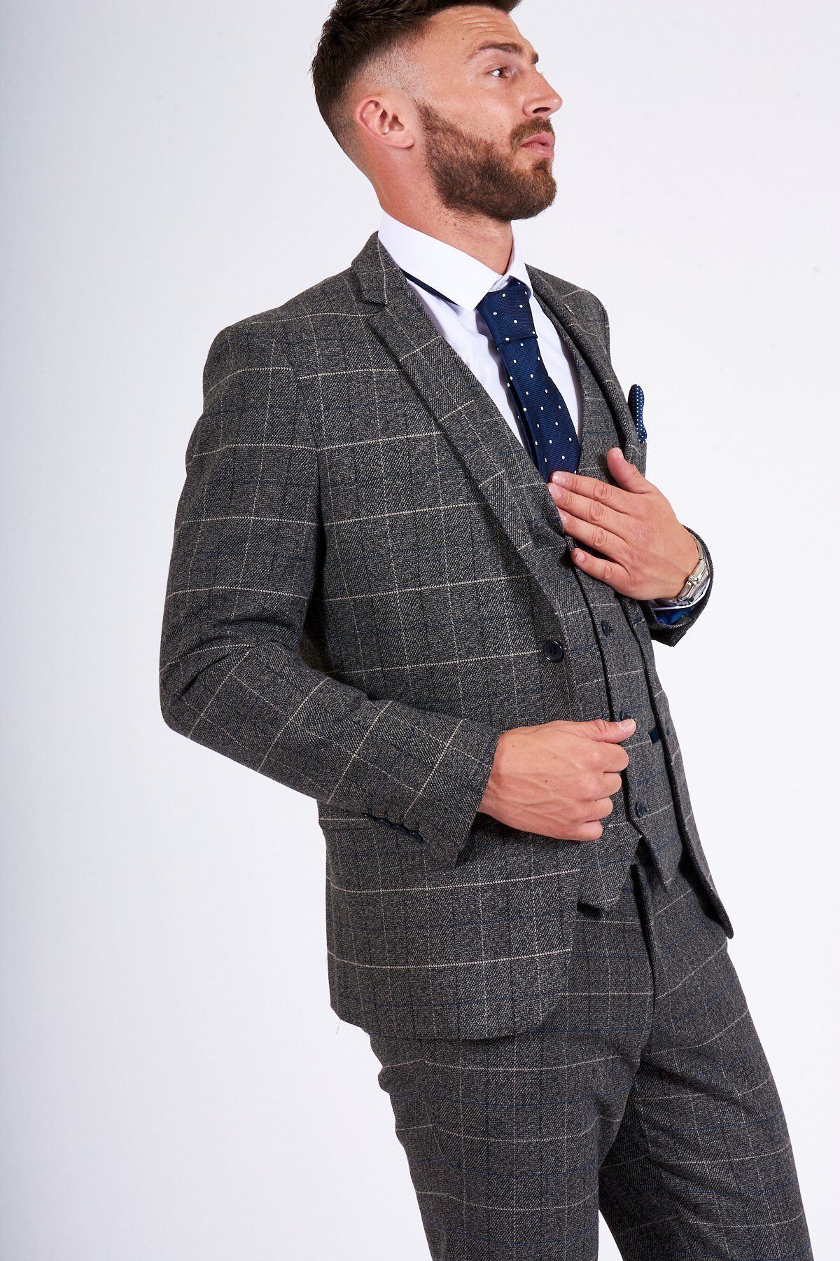 Men S Suits Stylish Tailored Suits For Men Marc Darcy