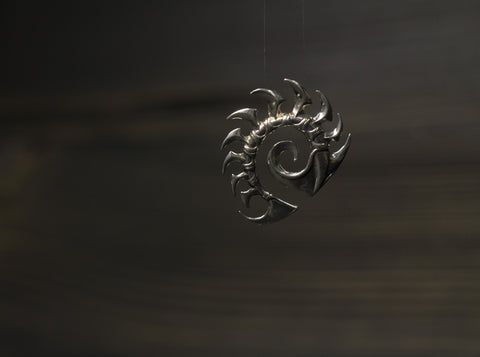 {{jewelry_for_geeks}} - {{ GameFanCraft}} Pendant Brass Starcraft Zerg pendant