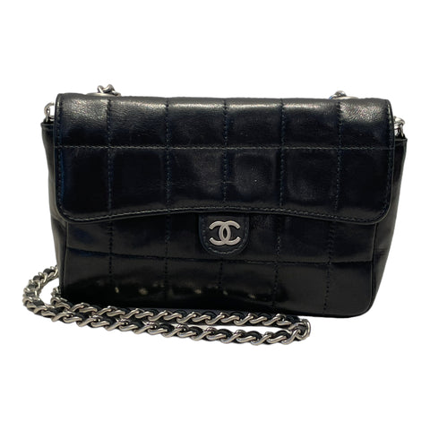 Coat: Max Mara Blouse: Theory Belt: Hermès Handbag: Chanel