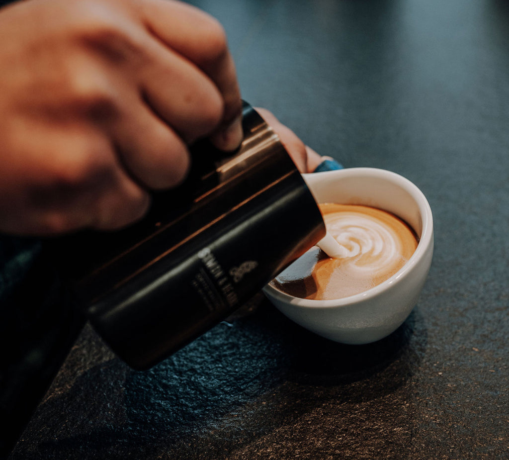 Cappuccino-Kaffeetasse-aus-Porzellan