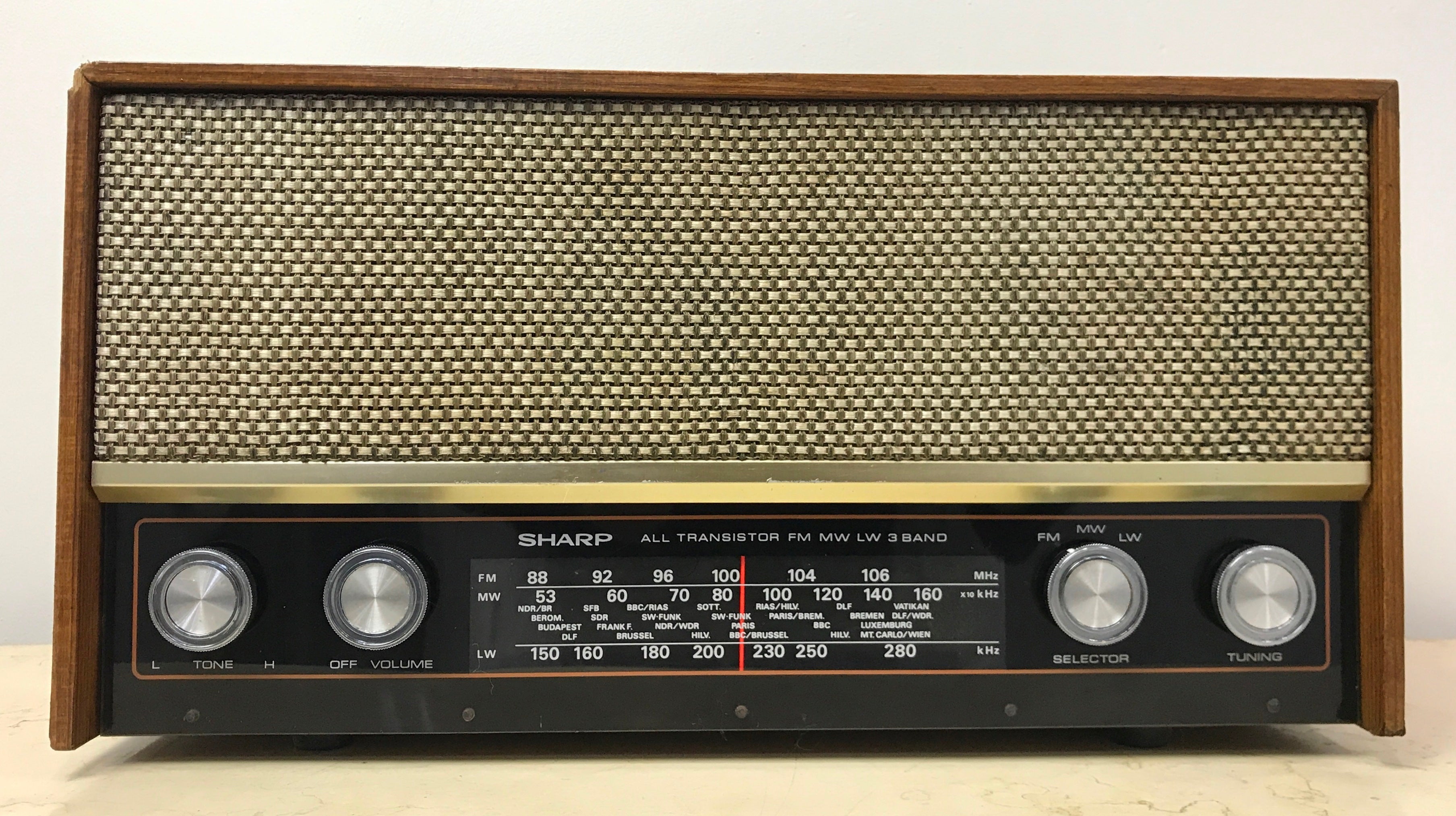 Vintage Sharp Radio | eXibit collection