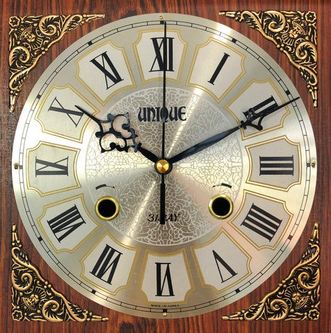 Vintage UNIQUE 31 Day Battery Wall Clock | eXibit collection