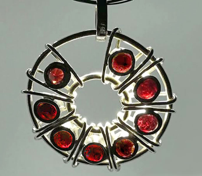 thames garnet pendant