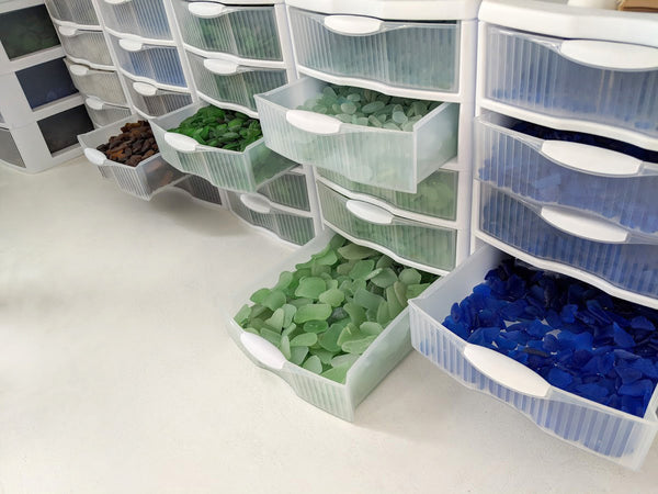 Organizing containers for seaglass