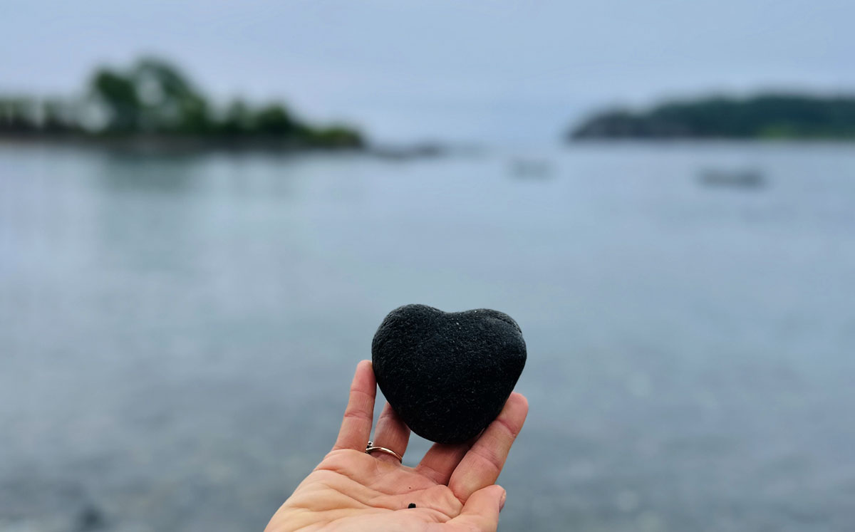 Heart sea rock