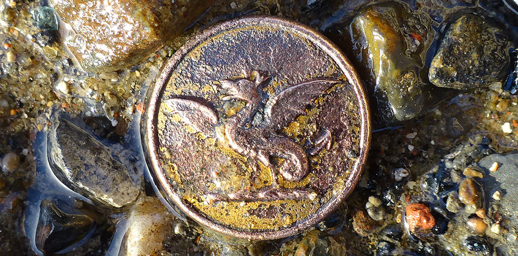 english livery button with wyvern dragon