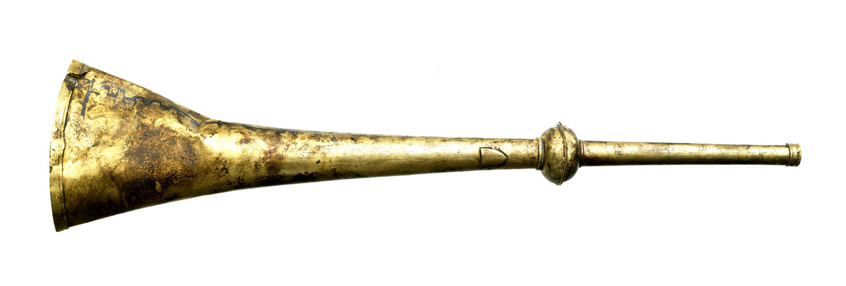 Medieval long horn trumpet