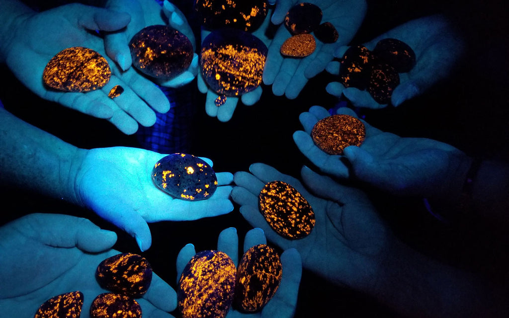 Michigan Man Discovers Strange Glowing Rocks In The Upper Peninsula