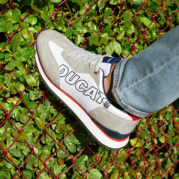 Sneakers bianche e grigie da uomo con logo laterale Ducati, Brand, SKU m114002309, Immagine 0