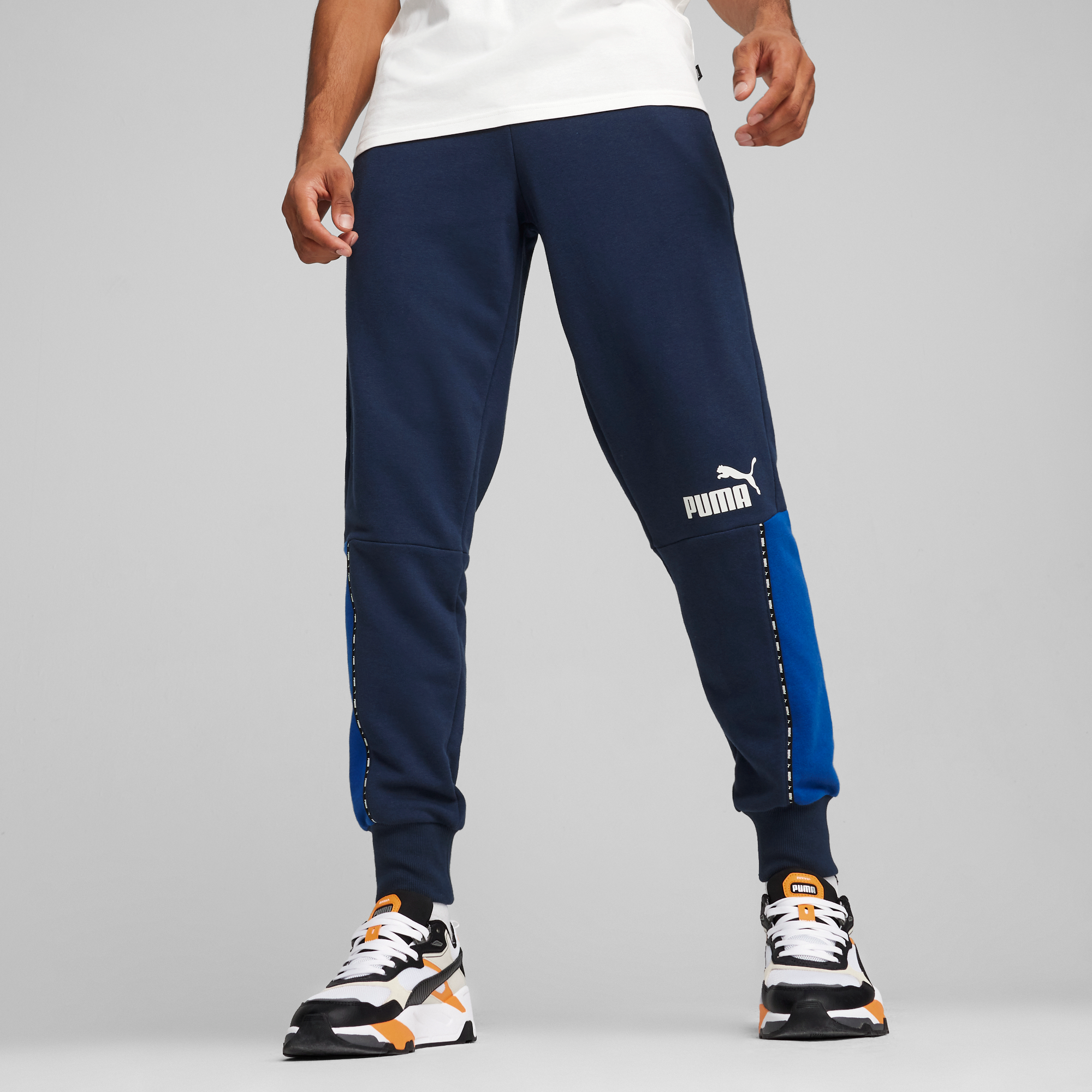Pantaloni joggers blu da uomo con dettagli bianchi Puma Essential Block x Tape, Abbigliamento Sport, SKU a723000121, Immagine 0