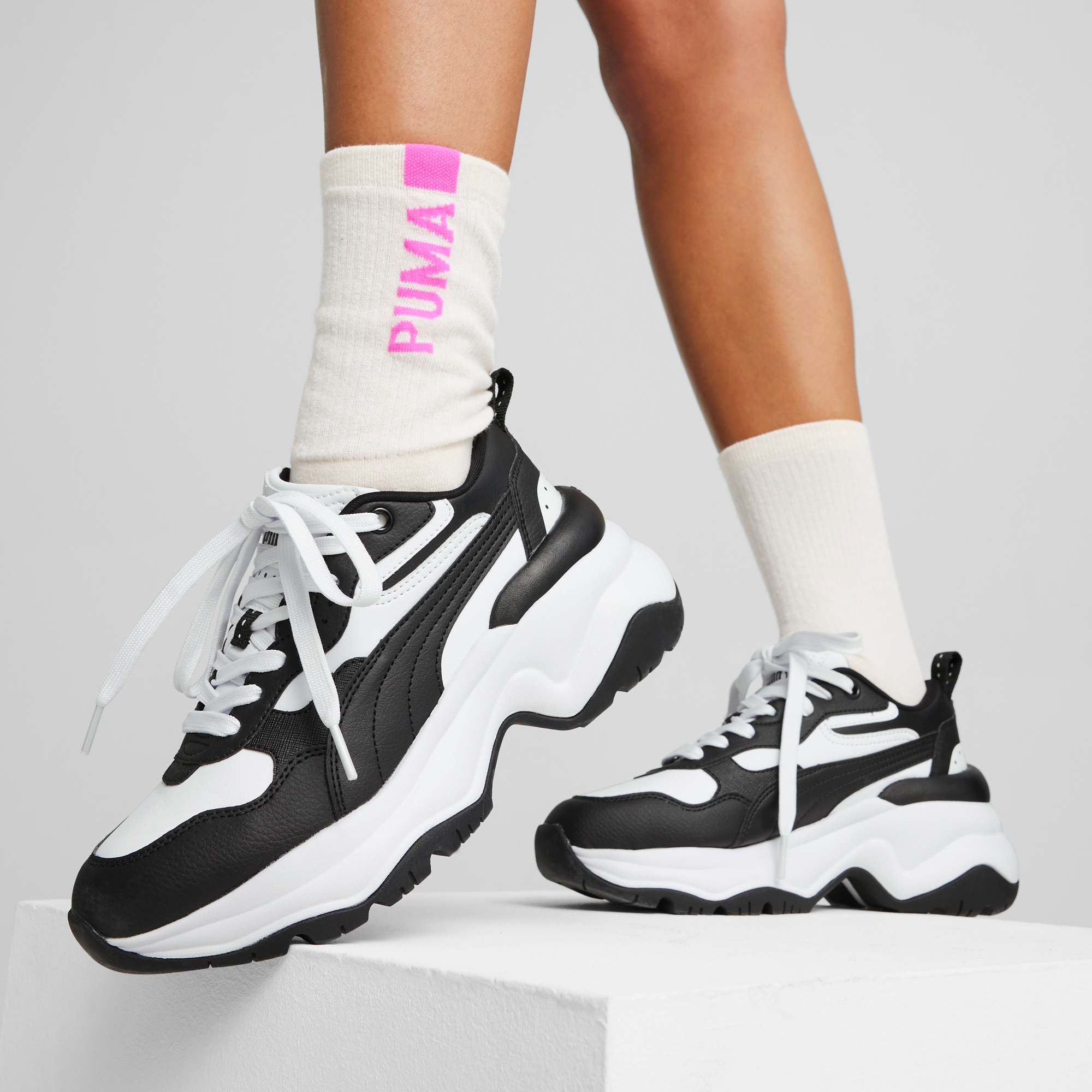 Sneakers bianche e nere da donna con maxi suola Puma Cilia Wedge, Brand, SKU s312000502, Immagine 0